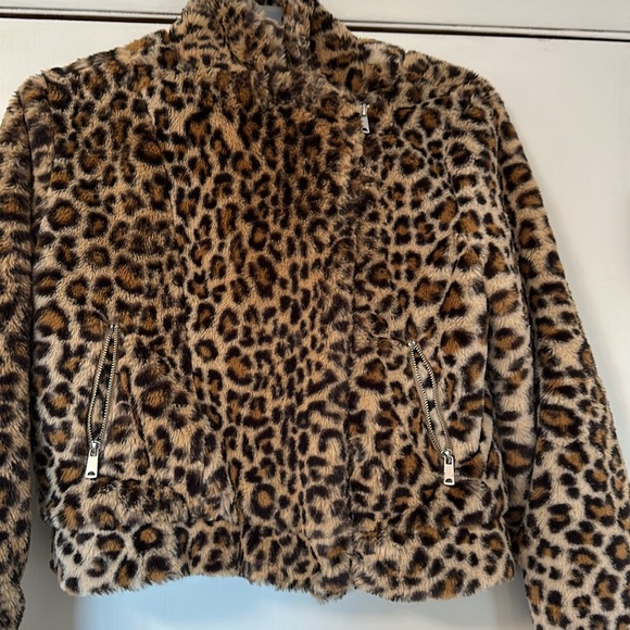 Cropped Cheetah print fuzzy jacket. Worn twice - Picture 4 of 6